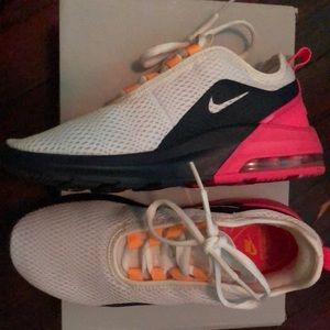 AIR MAX MOTION 2 SNEAKER